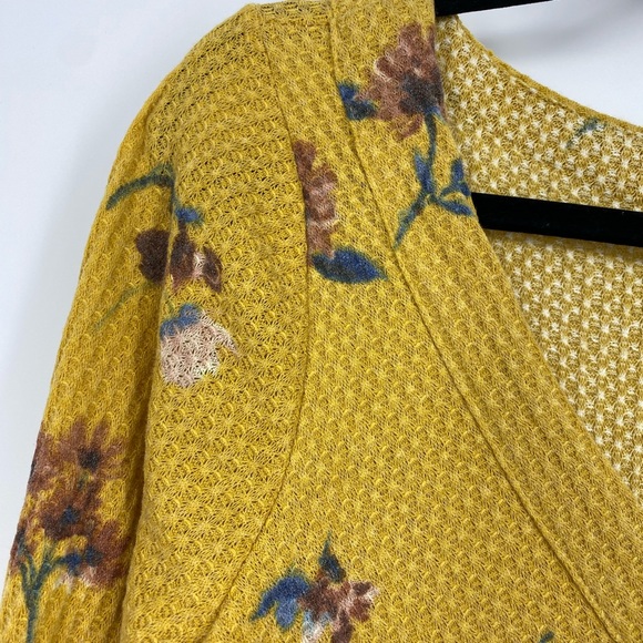 Bloomfield Mustard Yellow Floral Waffle Knit V Neck Top Size M NWT Ruffl… - Picture 4 of 9